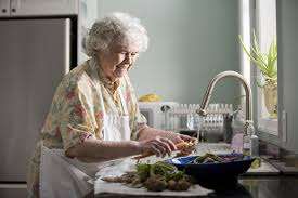 אוכל טעים לקשישים האם זה אפשרי-מתן שרותי רווחה